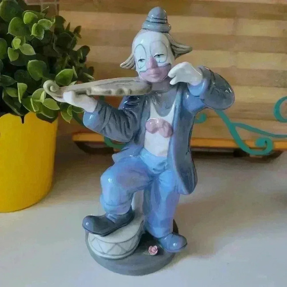 Vintage 1992 PAUL SEBASTIAN Clown Playing Violin Tall 8" Fine Porcelain - Picture 8 of 16